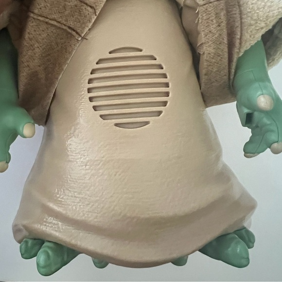 Hasbro Galactic Snackin' Grogu Animatronic Action Figure - Picture 9 of 10